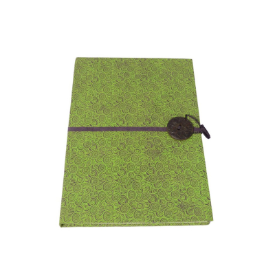 Notizbuch DIN A5 Grün mit Kreisen und Knopf