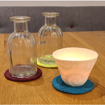 Glas-Untersetzer mit Ziernaht, Ø ca. 10 cm, verschiedene Farben (VE 6