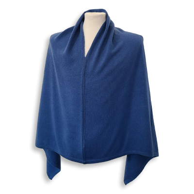 Poncho aus Wolle, Hellblau