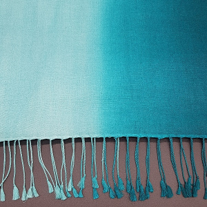 Schal mit farbigem Verlauf (70% Wolle, 30% Seide), Petrol