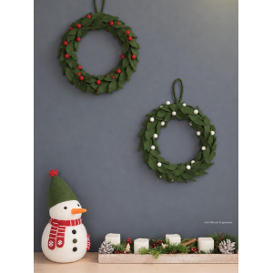 Leaf wreath with red berries, approx. 22 cm in diameter