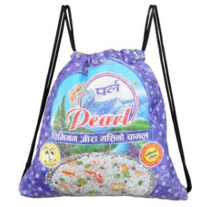 Rucksack oder Turnbeutel aus recycelten Reissäcken  -  Farbmuster und Motive zufällig