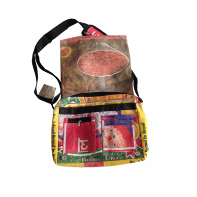 Messenger Bag aus recycelten Reissäcken  -  Farbmuster zufällig